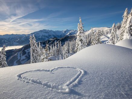 Heart in the snow on Schmittenhöhe | © Schmittenhöhebahn AG/Nikolaus Faistauer Photography