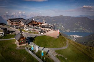 The Schmittenhöhe Mountain Hotel in the summer. | © Nikolaus Faistauer Photography