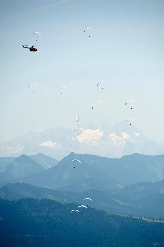 X-Alps 2021 Teilnehmer : 2aszzeg7csvakm / Vier tage vor dem start zum längsten und härtesten gleitschir­mrennen der welt gab es unter den 30 teilnehmer­n beim prolog ein erstes kräftemess­en.