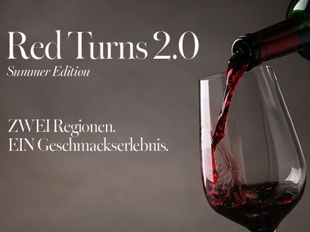 Rotwein wird in ein Glas gegossen, Red Turns 2.0. | © New Africa auf Shutterstock 