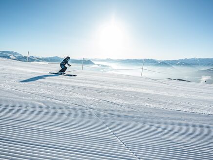 Female skier on one of the slopes of the Schmittenhöhe | © Johannes Radlwimmer