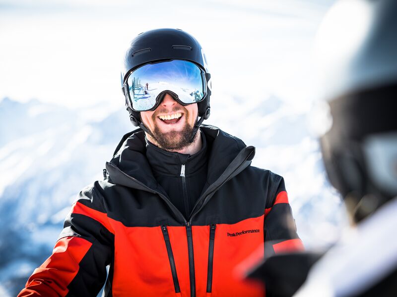 Schmittenhöhe Skilehrer | © Bründl Sports Strahlender Skilehrer auf der Schmittenhöhe. | © Bründl Sports