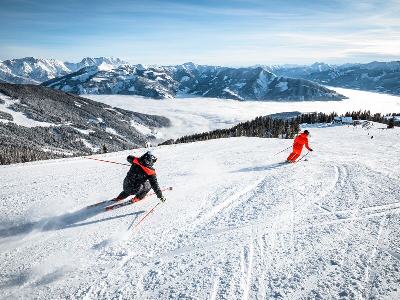 Zwei Skifahrer auf der Schmitten | © Bründl Sports Skifahren am Berg. | © Bründl Sports